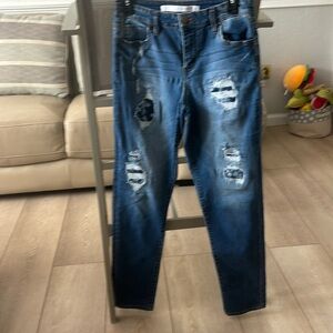 Woman’s tinseltown jeans